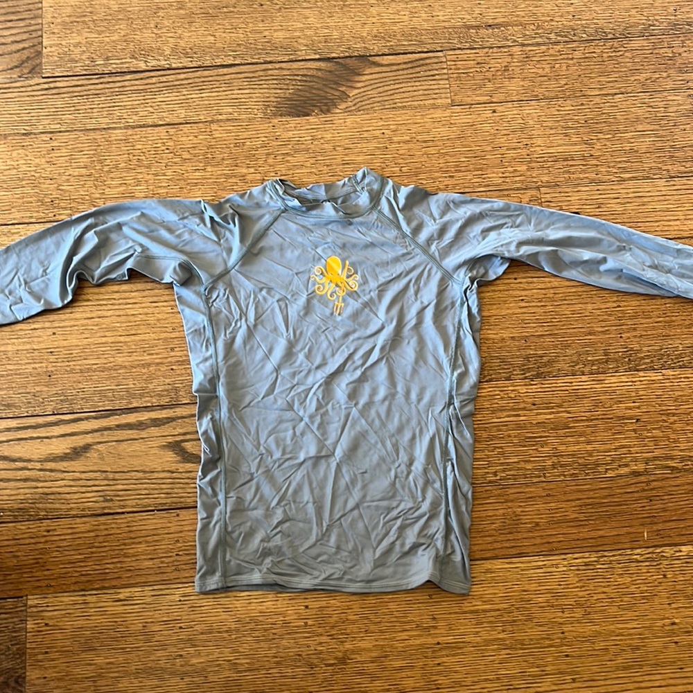 men’s rash guard